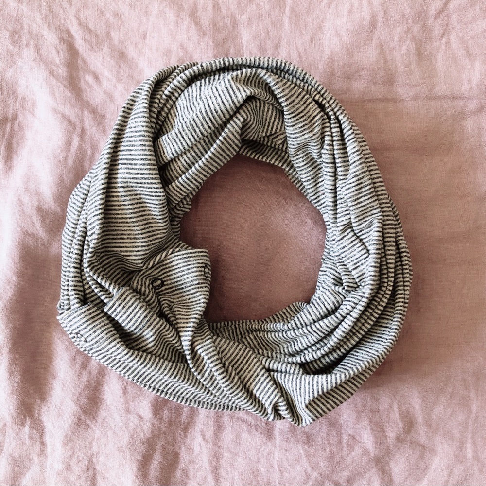 Lululemon vinyasa scarf in cashew stripe rulu